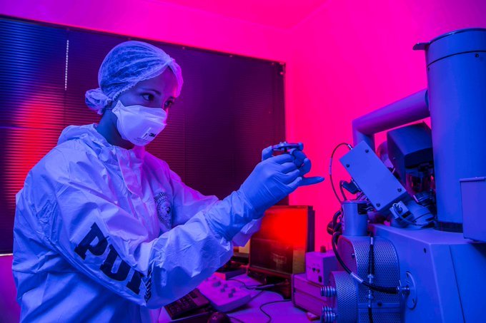PDI_Tarapaca's tweet photo. Sabías que el Laboratorio de Criminalística Cobertura Zona Norte Iquique, cuenta con la Sección Bioquímica y Biología, cuyo trabajo es clave en la investigación criminal aportando evidencia científica y peritajes especializados en el ámbito de la genética y la biología molecular https://t.co/7zrUIVLBek