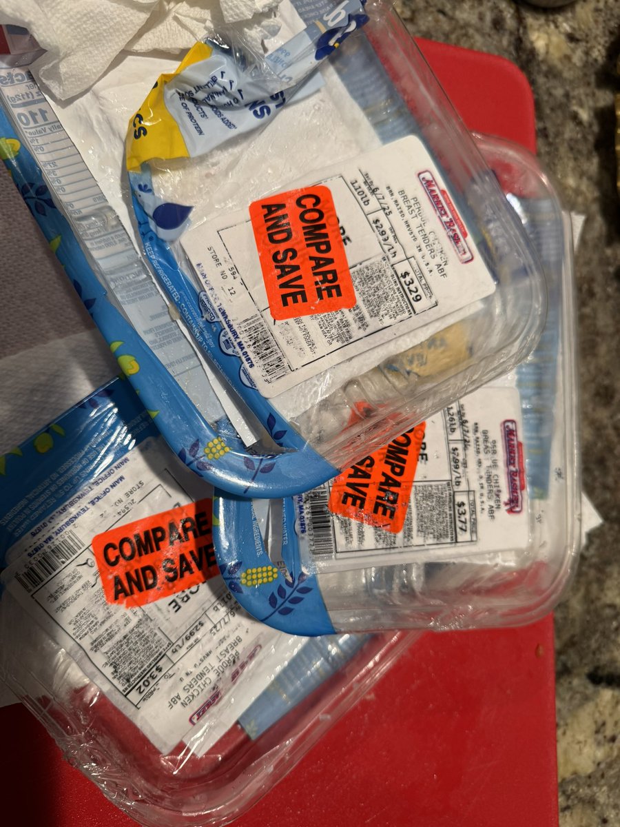 Rank4HT's tweet image. Didn’t think I’d need to worry about this at @MarketBasket but purchased 3.27 lbs of chicken tenderloin @PerdueChicken then proceeded to weigh it because it felt wrong and lo and behold I was short changed by 14 ounces. What the heck?
