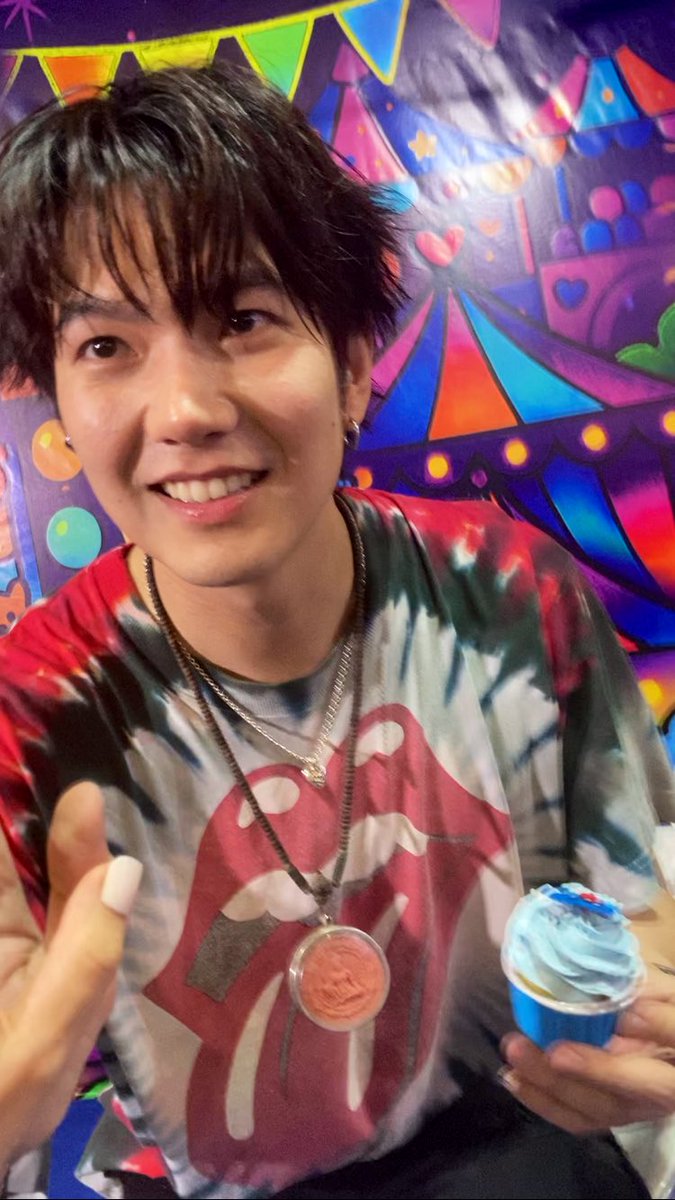 After being awake for almost 24hrs, insane heat, I’m exhausted but also filled with lots of gratitude. I’m so happy I was able to attend Biu’s birthday party. 💙

BUILD THIRTYONE DERLAND
#HAPPYBUILDTURNS31
<a href="/JakeB4rever/">BIU.</a> #Beyourluve