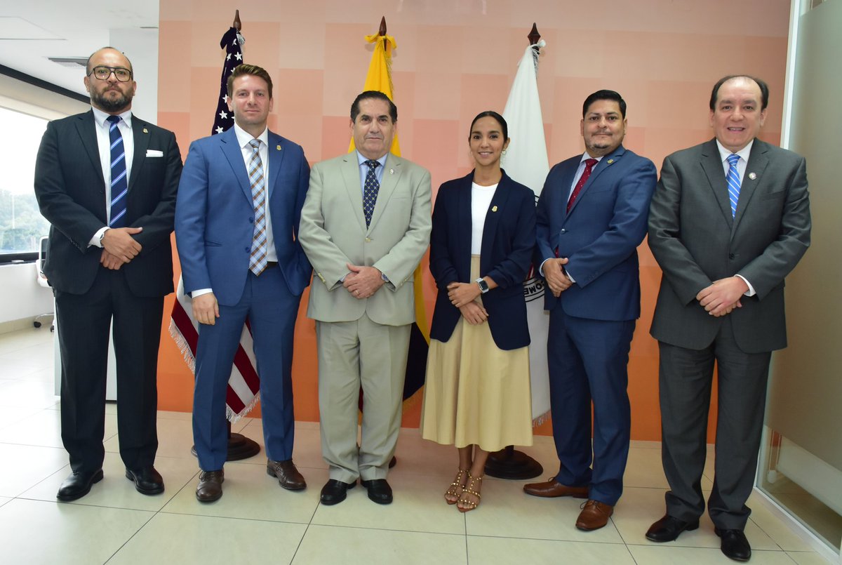 Nery Merejildo - Chair AmCham (@chairamchamgye) on Twitter photo 🔐 La seguridad empresarial no solo se gestiona, se anticipa.
Junto a <a href="/OSACstate/">OSAC</a> y <a href="/USembassyEC/">US Embassy Ecuador</a>, en <a href="/amchamgye/">AMCHAM Guayaquil</a> reunimos a líderes empresariales y expertos internacionales para compartir estrategias de prevención, resiliencia y cooperación.
💼 Más de 50 representantes del 🔐 La seguridad empresarial no solo se gestiona, se anticipa.
Junto a <a href="/OSACstate/">OSAC</a> y <a href="/USembassyEC/">US Embassy Ecuador</a>, en <a href="/amchamgye/">AMCHAM Guayaquil</a> reunimos a líderes empresariales y expertos internacionales para compartir estrategias de prevención, resiliencia y cooperación.
💼 Más de 50 representantes del