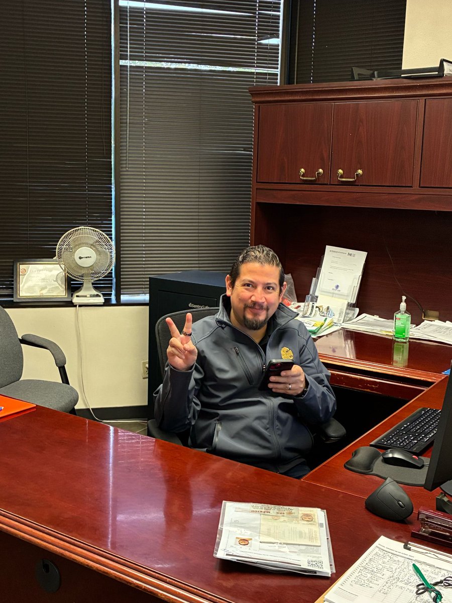 El equipo <a href="/ConsulMexDal/">ConsulMexDal</a> desarrolla con intensidad Jornada Sabatina para la comunidad 🇲🇽 en Dallas con <a href="/everab06/">Evelyn Vera</a> y <a href="/Eloymongez/">Eloy Monge</a> al frente. Gracias al extraordinario equipo que hace posible la atención con calidad y calidez a miles de connacionales cada semana en el norte de Texas!