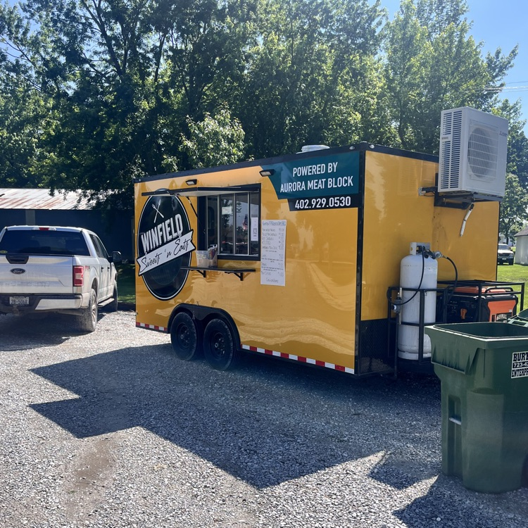 hamptonhawks1's tweet image. Hampton FFA is ready to serve lunch today in the park! Stop by for some sandwiches or nachos!