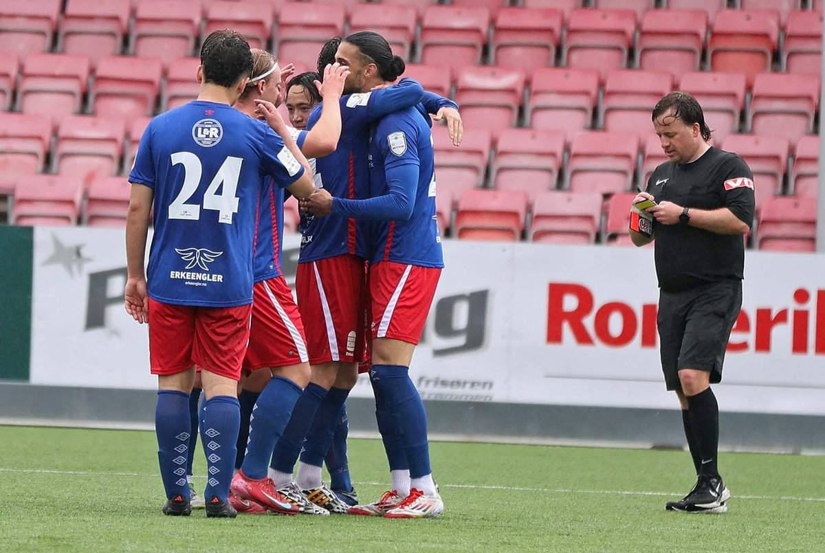 SEIER!!

Vi vinner dagens borteoppgjør 2-7 mot Strømsgodset 2. 

Scoringer av;
Drilon 
Steine 
Singh (2)
Abrahamsen
Werni 
Selvmål