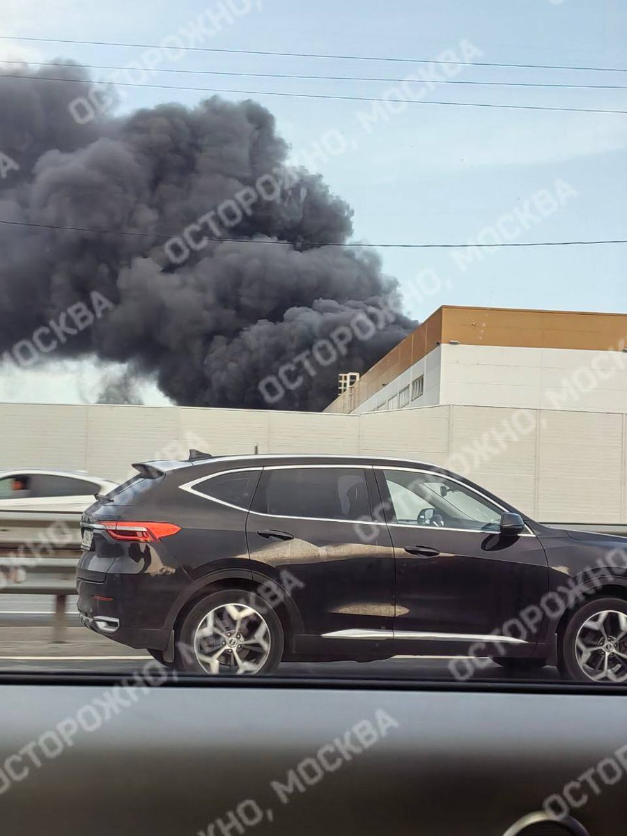 TWMCLtd's tweet image. Another #RussiaOnFire, this time in Moscow region.

"Warehouses" are said to burning in the town of Pushkino, about 35km from the Kremlin.