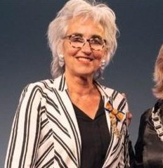 KAFKA_Dev's tweet photo. D66-adept Marion Koopmans krijgt een lintje!
Ze werkte mee aan drang, dwang &amp; het UITSLUITEN van miljoenen mensen middels QR-codes! 
Ze hoort geen lintje te krijgen maar een CELSTRAF!

Doe een ♥️ &amp; RT als je het eens bent! https://t.co/jWaAcKv6kr