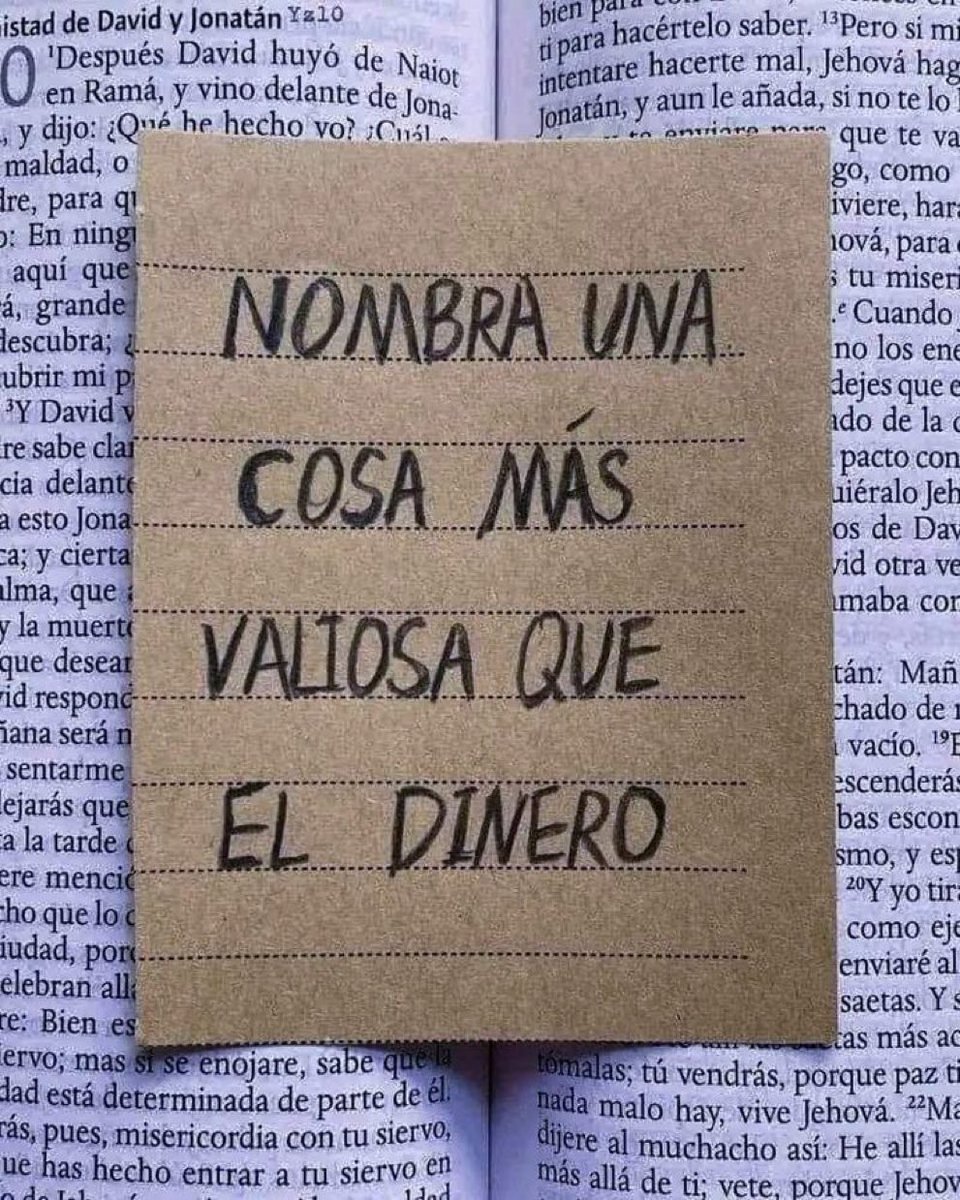 Para alguna gente no hay nada más importante que el dinero. Viven para el dinero. Matan y roban y cometen toda clase de delitos para tener más.
Yo no tengo ninguna duda, que para mí, más importante que el dinero es la salud propia y la de mi familia.