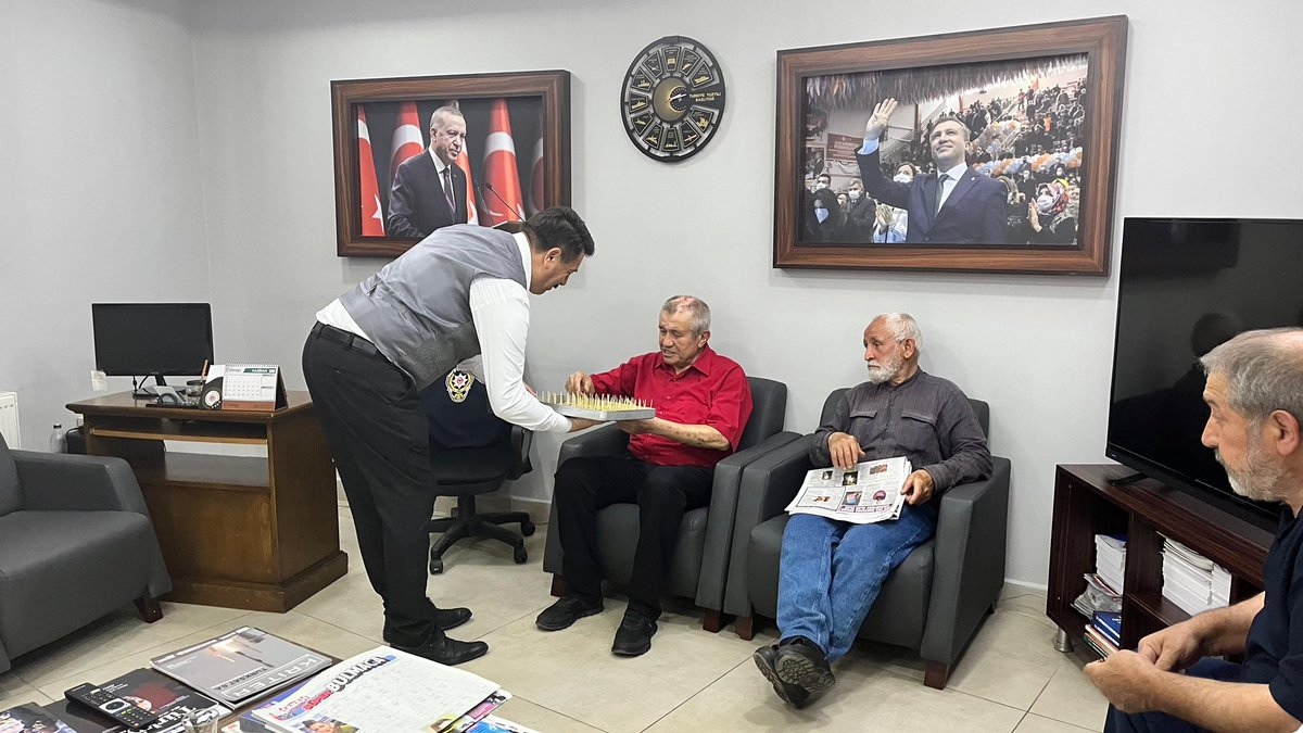 Kurban Bayramı vesilesiyle teşkilat mensuplarımızla bayramlaştık. Katılım sağlayan İl Başkanımız Sn. Suat Güner’e, Milletvekilimiz Sn. Coşkunyürek’e ve tüm dava arkadaşlarımıza teşekkür ederiz. Bayramımız mübarek olsun.

#KurbanBayramı #BirlikteGüçlüyüz #AKPartiBolu