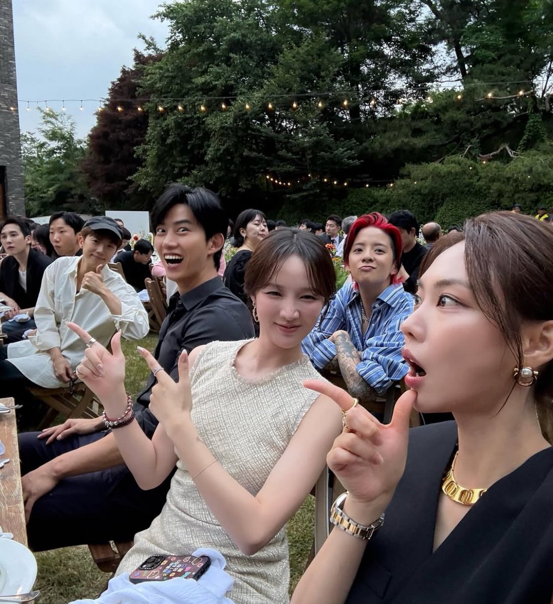 mansehs's tweet photo. these pics from min’s wedding is making me emotional T____T miss A reunion… 2pm 2am and miss A in one pic again in 2025…. the og jyp nation family i miss you guys so much 😭🤍 https://t.co/GlB99LCkAr