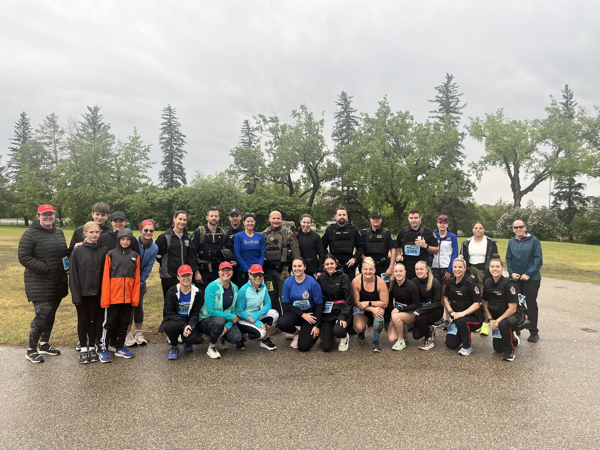 RpsLorilee's tweet image. Turned out to be a perfect morning for the Run, Walk &amp;amp; Ruck for Mental Health. Fantastic @reginapolice turn out. Shout out to our members who ran in full uniform for a great cause!  Thanks to all volunteers &amp;amp; sponsors who made this race happen