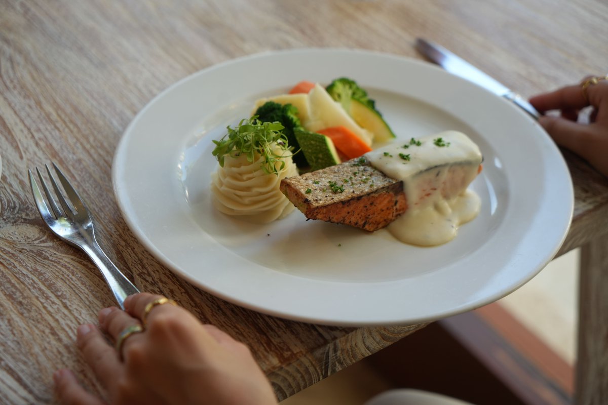 Sunset World tweet media