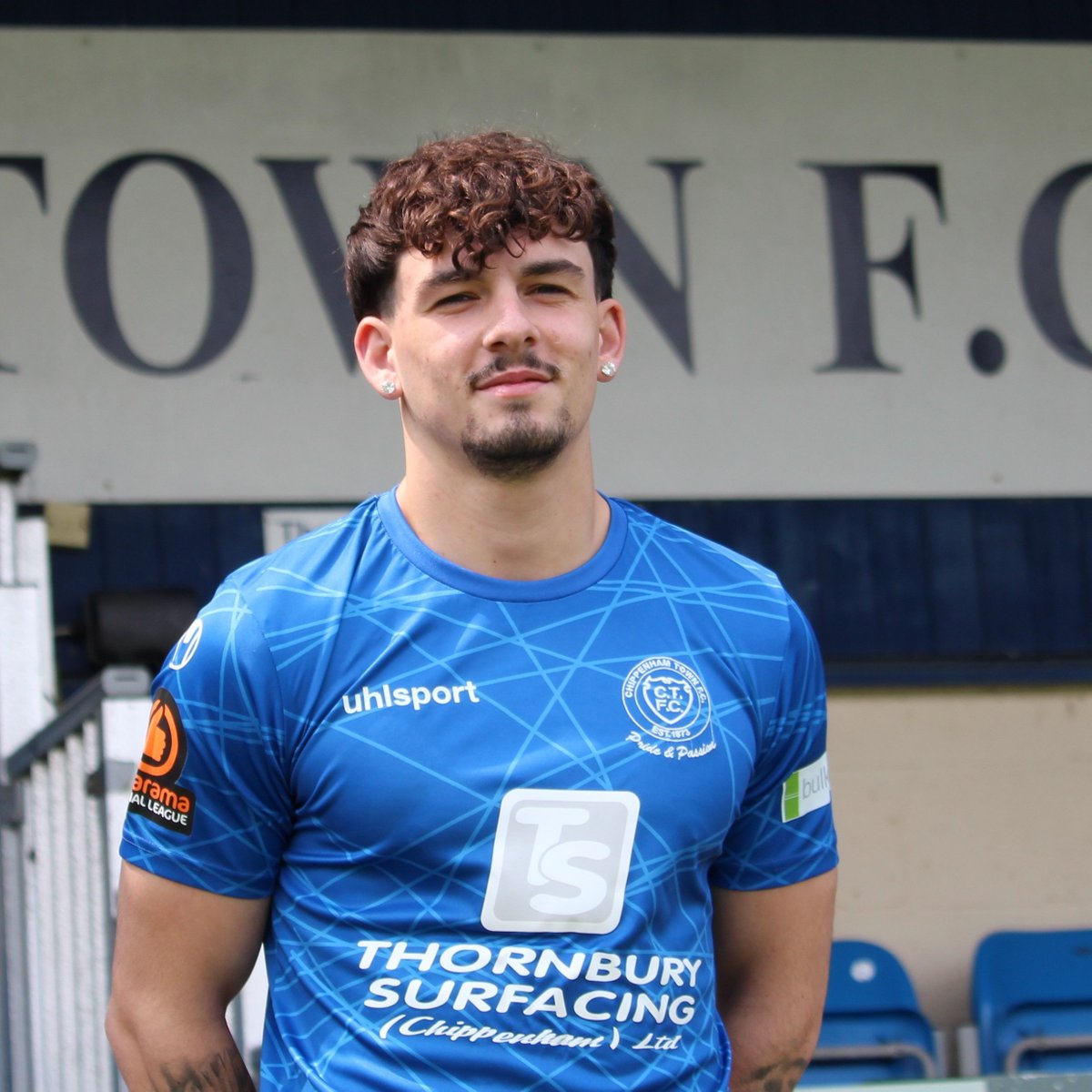 𝑽𝒐𝒛𝒛𝒂 𝒑𝒆𝒏𝒔 𝒂 𝒇𝒊𝒓𝒔𝒕 𝒕𝒆𝒂𝒎 𝒅𝒆𝒂𝒍 📝

We are delighted to confirm that Harlee Vozza has signed a first team deal with the club, subject to the completion of the requisite paperwork.

🔗 buff.ly/TXC8aSE 

#BlueArmy 💙