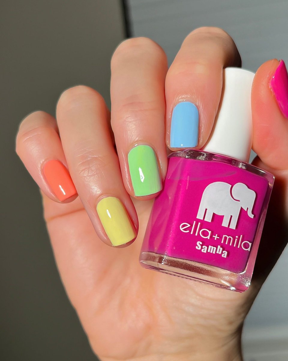 Rainbow skittle mani 🌈 Which color is your favorite? 

Colors used: Sugar Rush, Hooray of Sunshine, Earth's Finest, My Rain Beau, Sun Has Set

#ellamila #summernails #rainbownails #skittlemani <a href="/lovefreshpaint/">Crystal</a>