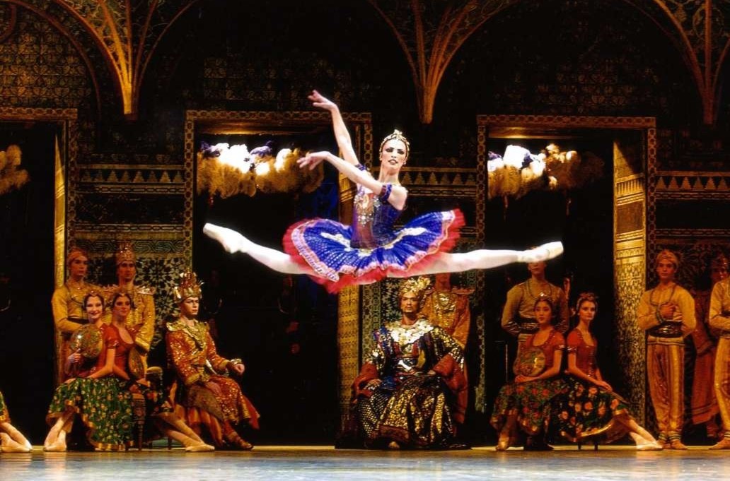 AdrienPerreau's tweet image. Les obsèques de la Première danseuse Stephanie Romberg auront lieu le Vendredi 13 Juin à 10h30 à l'église Notre-Dame des champs, 91 Bd du Montparnasse, 75006 Paris. Image Patrick Herrera. La Bayadère (saison 2005/2006). #stephanieromberg #danseclassique #ballet #opera