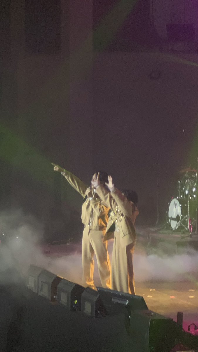 nwlharvey's tweet photo. What a great concert! Thank you for tonight https://t.co/0SREGUHI5x