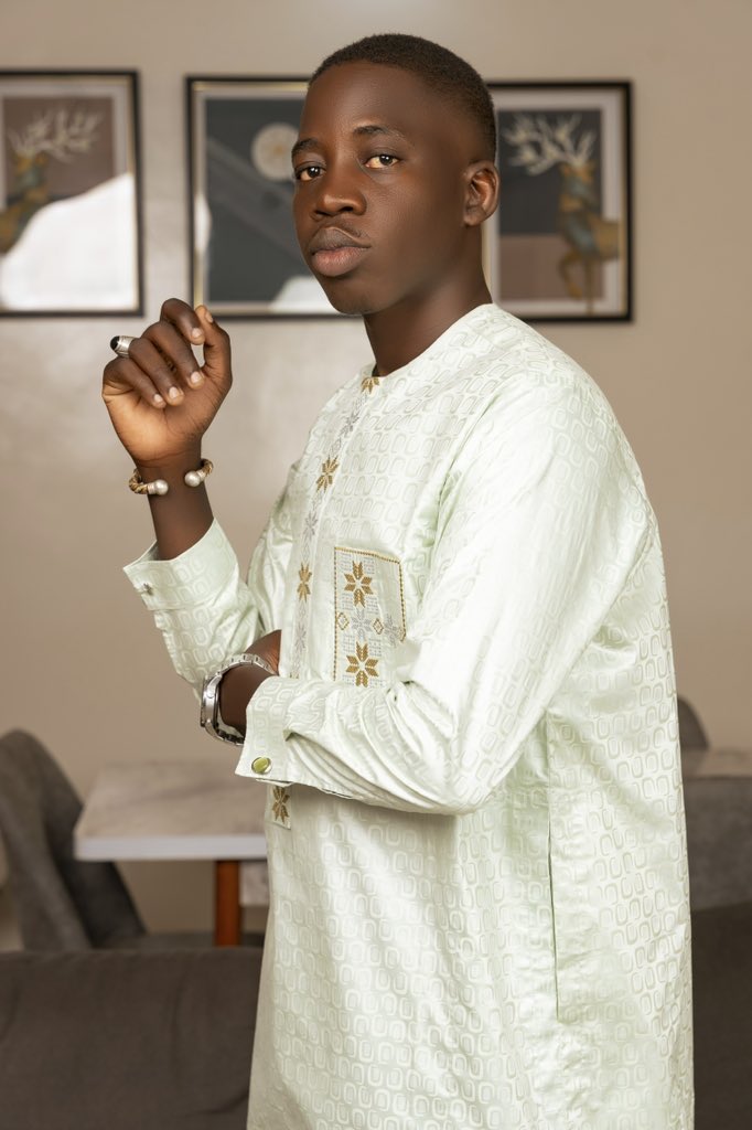 Makhfouss2's tweet photo. Eid Mubarak à toutes et à tous 💯

Baal lén meu akheu baal naa nieupp. Niou fékéko att you barri and ak wérr. #SunuSelfieTabaski2025 https://t.co/V0tbQ1wigN