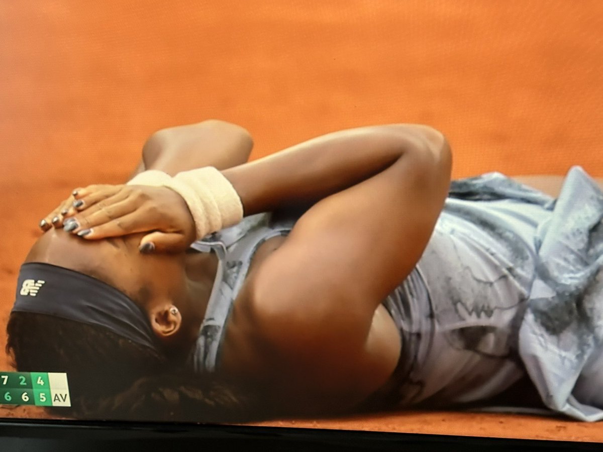 Florence de Silva (@flodesil) on Twitter photo Magnifique victoire de <a href="/CocoGauff/">Coco Gauff</a> sur #Sabalenka en 3 sets et 2h37 de jeu après un match splendide !😀👏👏🎉👍#RolandGarros #tennis Magnifique victoire de <a href="/CocoGauff/">Coco Gauff</a> sur #Sabalenka en 3 sets et 2h37 de jeu après un match splendide !😀👏👏🎉👍#RolandGarros #tennis