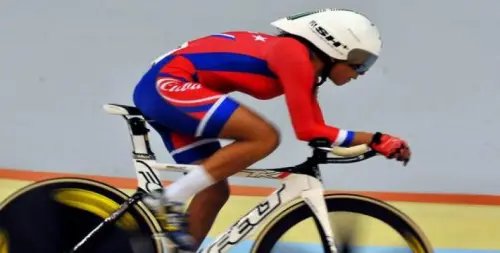 JRDeportesCuba's tweet photo. #DeporteCubano🇨🇺 🚴‍♀️ Marlies Mejías se corona campeona de la contrarreloj individual en el Nacional de Ruta 2025 🇨🇺 con un tiempo de 26:02 min en 20 km
Este domingo, la ruta definirá el equipo varonil para los #PanamericanosJunior🏆

Los detalles 👇
https://t.co/LX1UaM3o6j https://t.co/DOwN30oPhW
