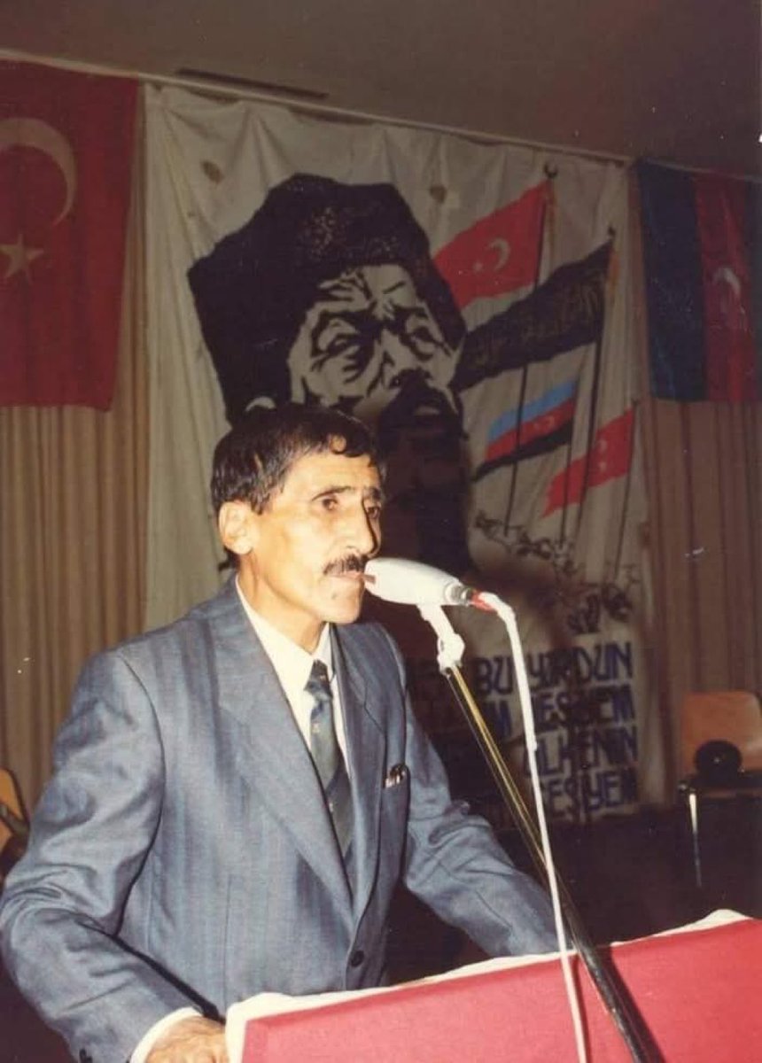 Esir iken Kırım, Kerkük, Türkistan,
Bana zindan olur Maraş, Elbistan
İbni Sîna, Dedem Korkut, Alparslan
Susarsam, hakkını helâl etmesin!

#AbdurrahimKarakoç ‘u vefatının yıl dönümünde rahmet ve minnetle yad ediyoruz.