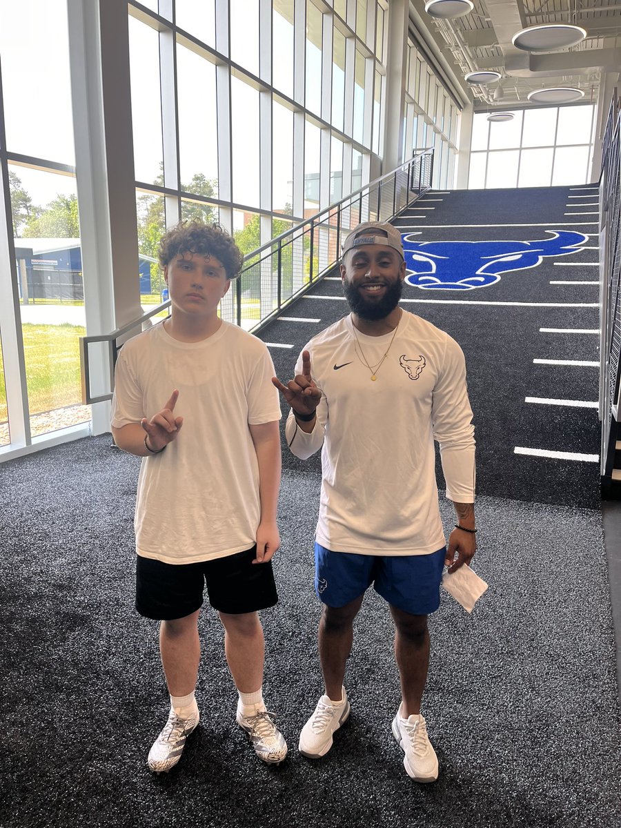 ChaseFleischer_'s tweet photo. Had a great day at UB speed camp today @CoachZeek_ @CoachRyanHorton @ronwhitcomb @Pete_Lembo @CoachBDoc @coach_cope @UBFootball @MVFlyerFootball @CoachKeighron @adamgorney https://t.co/0MzN3z5xsE
