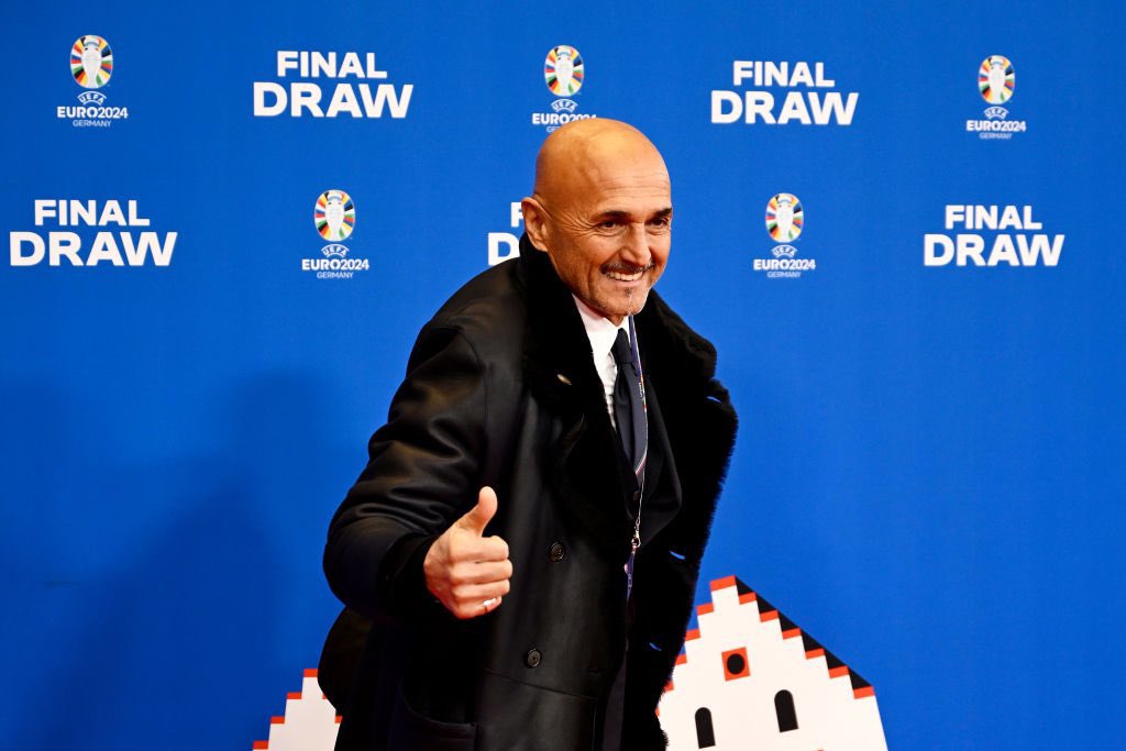 FabrizioRomano's tweet image. 🚨🇮🇹 Luciano Spalletti will meet Italian Federation president Gravina on Tuesday.

His job as Italy head coach, currently in serious danger ahead of World Cup 2026.