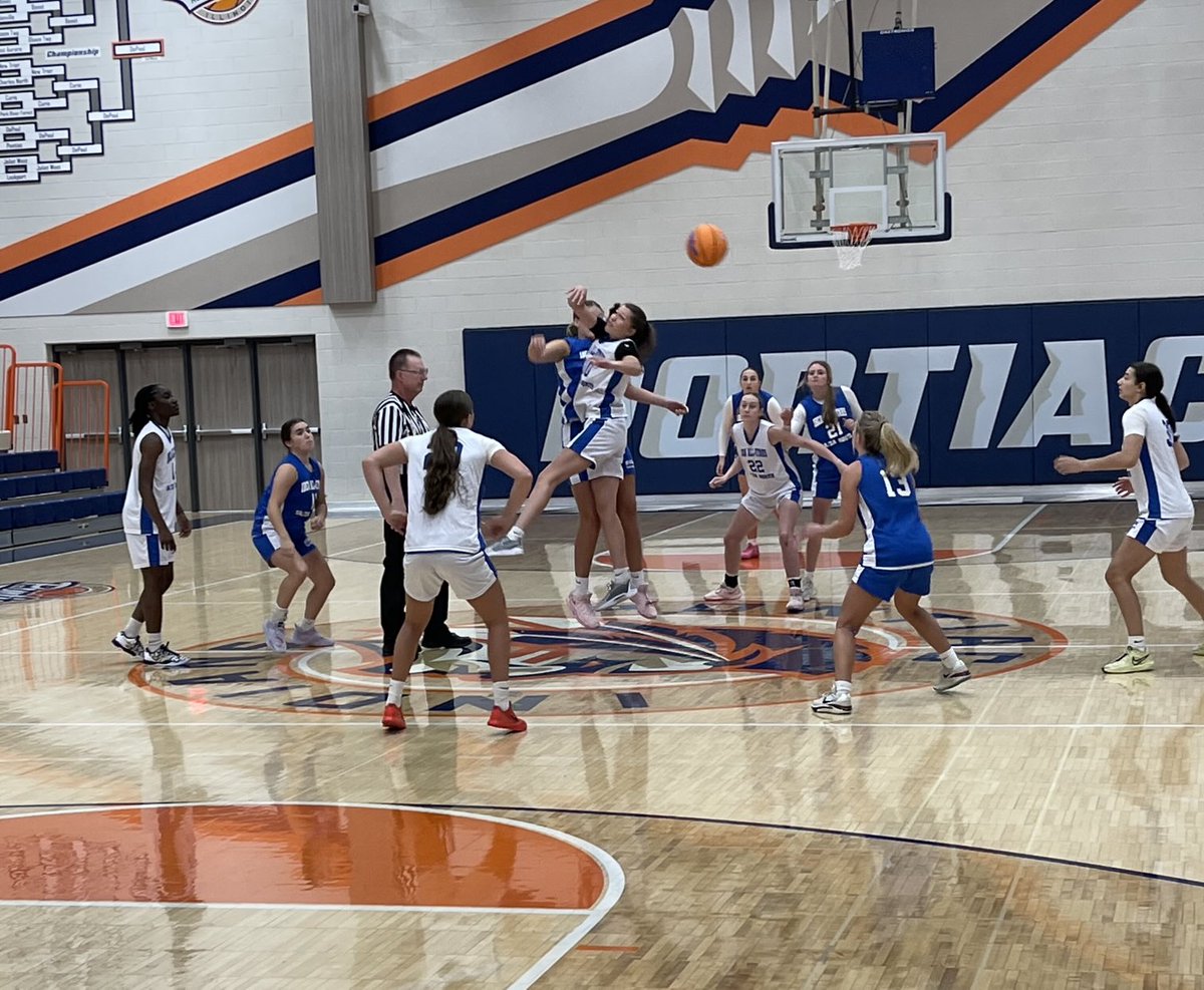 ibcacoaches's tweet image. The 1A-2A All Star girls have just tipped off at beautiful Pontiac High School. Good luck, ladies!!