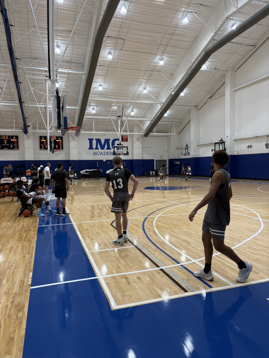 StarsNash_MBB's tweet photo. At @IMGAcademyPRO this weekend for @UANextBHoops Future 60 camp to support @tycobbie0 ! Players from all over the country competing and getting coached while getting to stay on campus. Awesome experience for Ty and our staff! https://t.co/62SEYcZfCL
