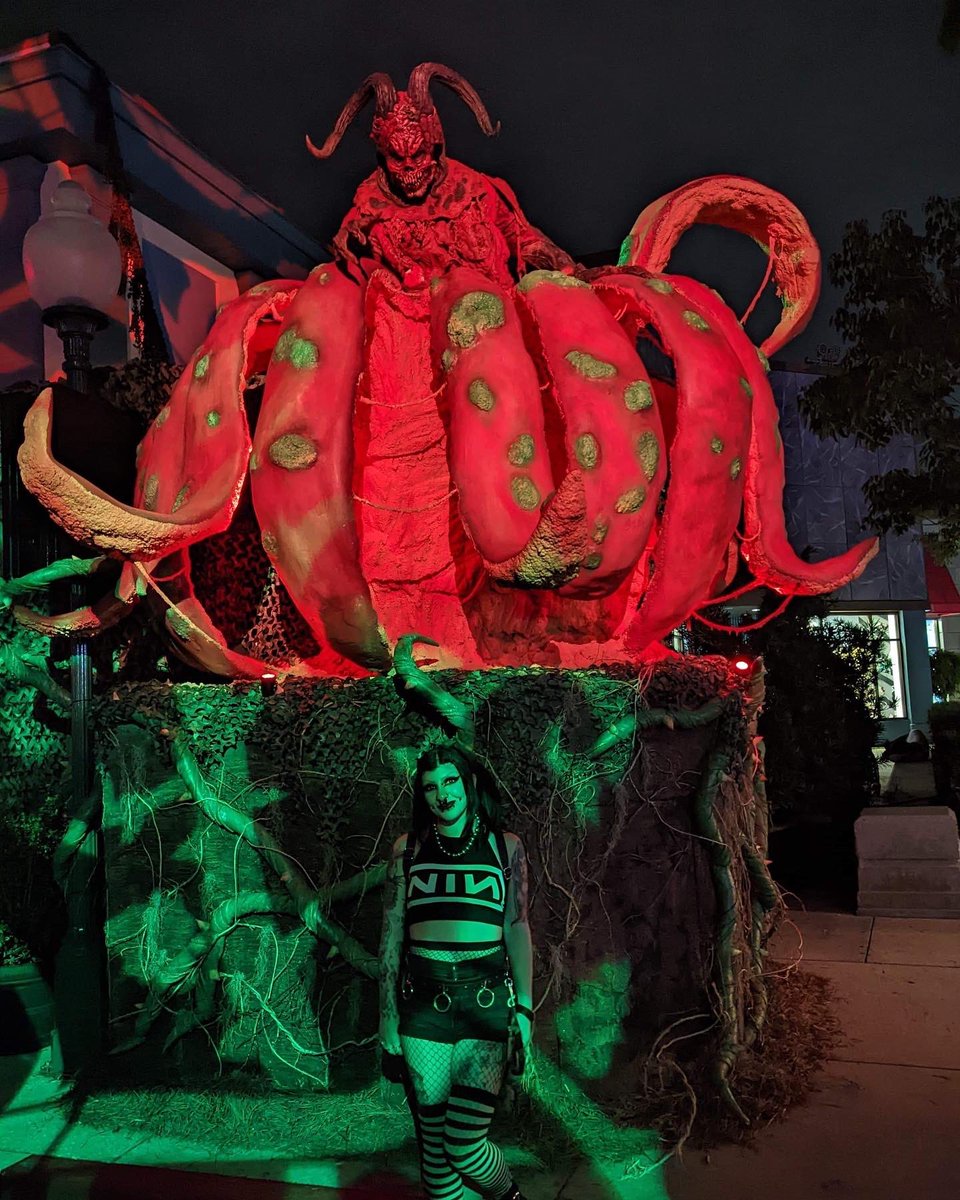 Happyxhaus's tweet photo. @HorrorNightsORL where are you guys hiding the Pumpkin Lord?? Bring him back https://t.co/DwYTnsiNRq
