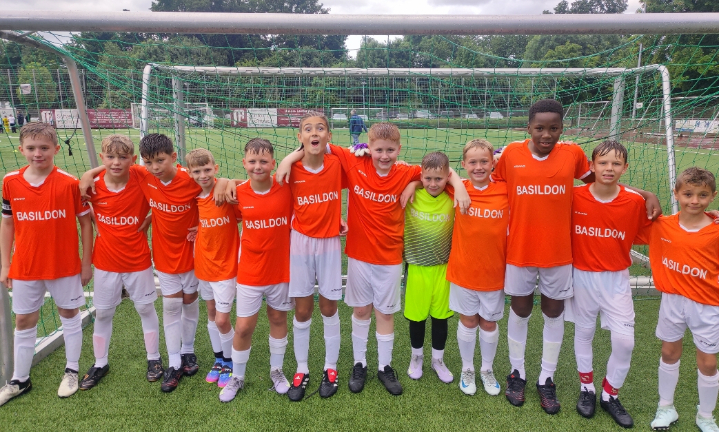Lee Chapel Primary (@leechapelsch) on Twitter photo 🤣⚽💪 Wow! Just wow! Our Basildon boys finish a fantastic 3rd out of 32 teams (after topping our group!) before losing by one goal in the Semi Final to the eventual winners. So proud of every boy who played brilliantly against such quality opposition throughout!💪⚽🤣 🤣⚽💪 Wow! Just wow! Our Basildon boys finish a fantastic 3rd out of 32 teams (after topping our group!) before losing by one goal in the Semi Final to the eventual winners. So proud of every boy who played brilliantly against such quality opposition throughout!💪⚽🤣