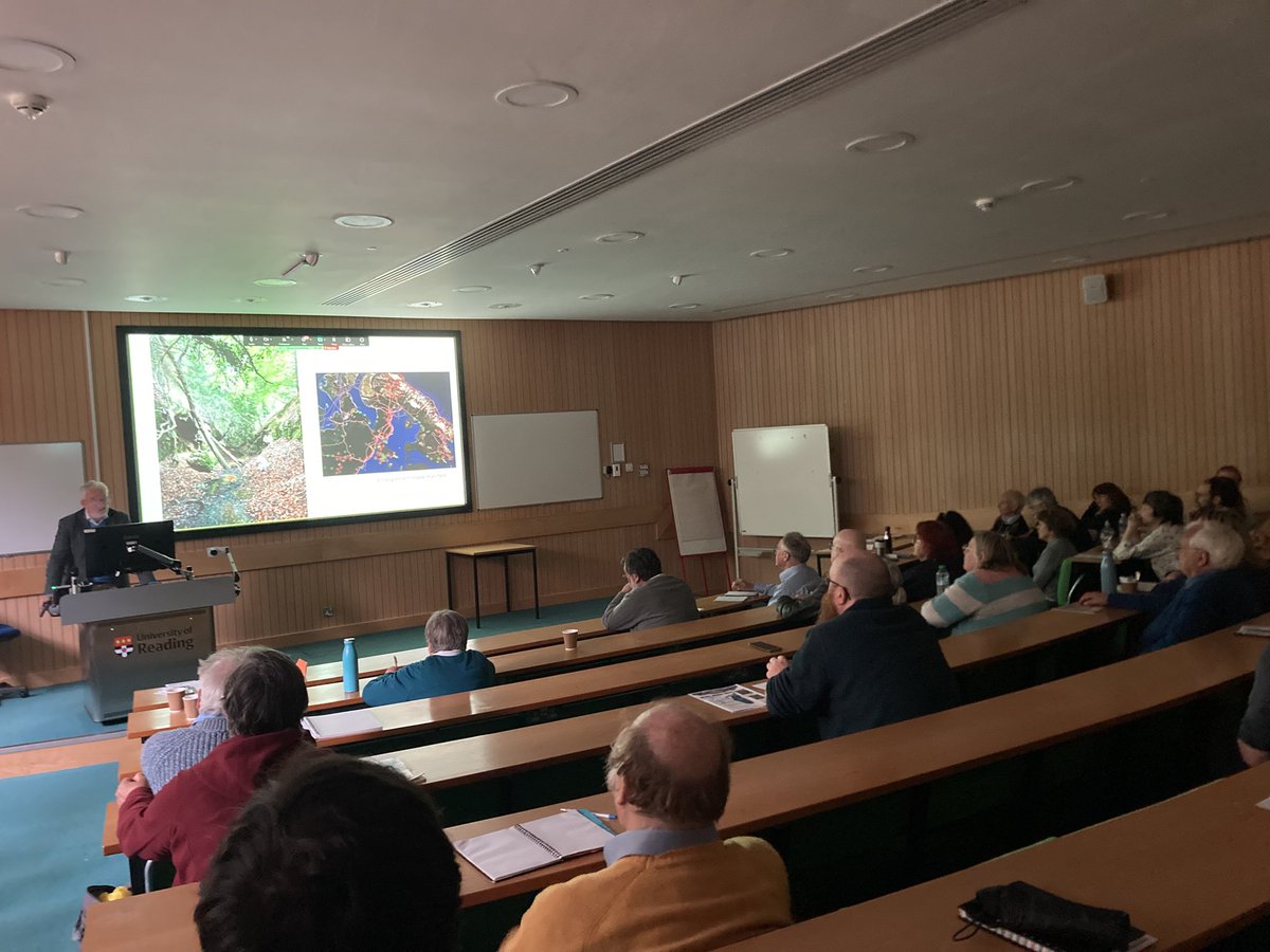 WhatKatieDigs's tweet image. And now to the main event - the Europa lecture from Martin Bell - route-ways and paths as ‘entanglement made manifest’ for human and non-human entities. Movement is the ‘connective tissue between sites’ - inspirational! @PrehistSociety
