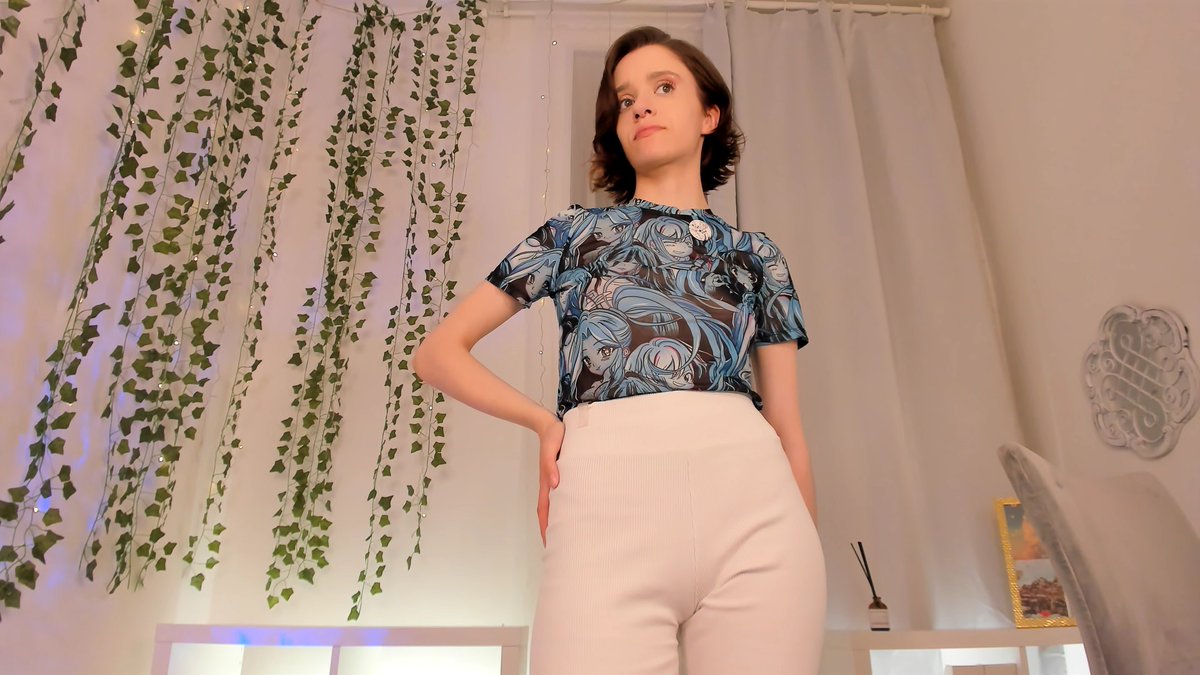 Francesca_Li_'s tweet photo. new summer outfit unlocked! https://t.co/D4T8eMvDOC