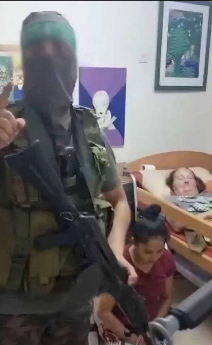 Nunca olvidaré el terrorista de Hamas cuando posó orgulloso para una fotografía antes de asesinar cobardemente a una anciana israelí postrada en cama y a su cuidadora filipina el 7 de octubre.

Cómo alguien puede apoyar a Hamás.