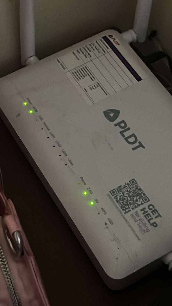 slaynaaaaG's tweet photo. @PLDT_Cares may maintenance ba dito sa fort bonifacio, taguig? need ko to for wfh! jusko naman!

di siya nagre-red pero nagbblink lanb sa 2.5g and 5g. no internet since 5pm june 7! nirestart ko na mg paulit-ulit, ganon pa ren. 

please pakiayos may mga magttrabaho pa https://t.co/dg5s1kVEDq