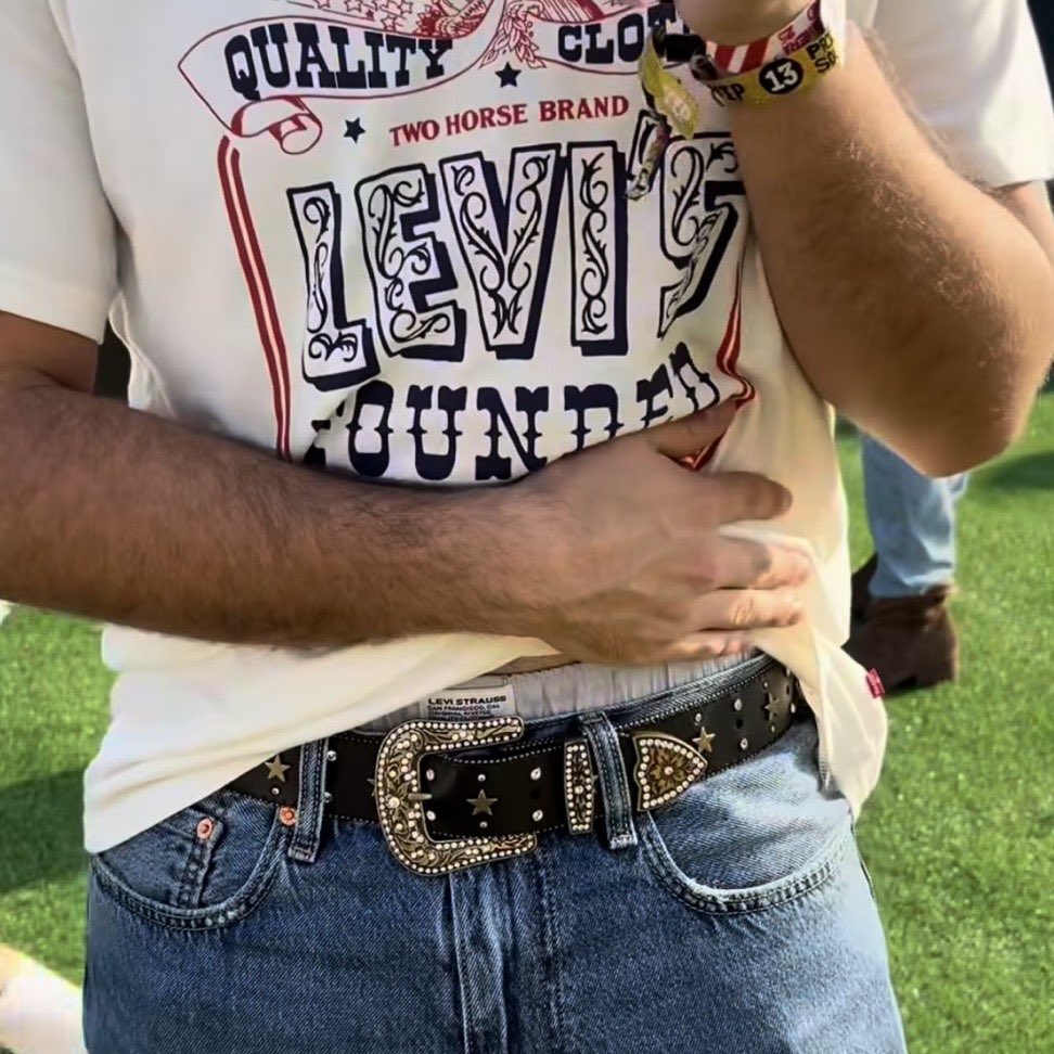 juanjo no pares nunca de estos outfits perfectosssss 🔥