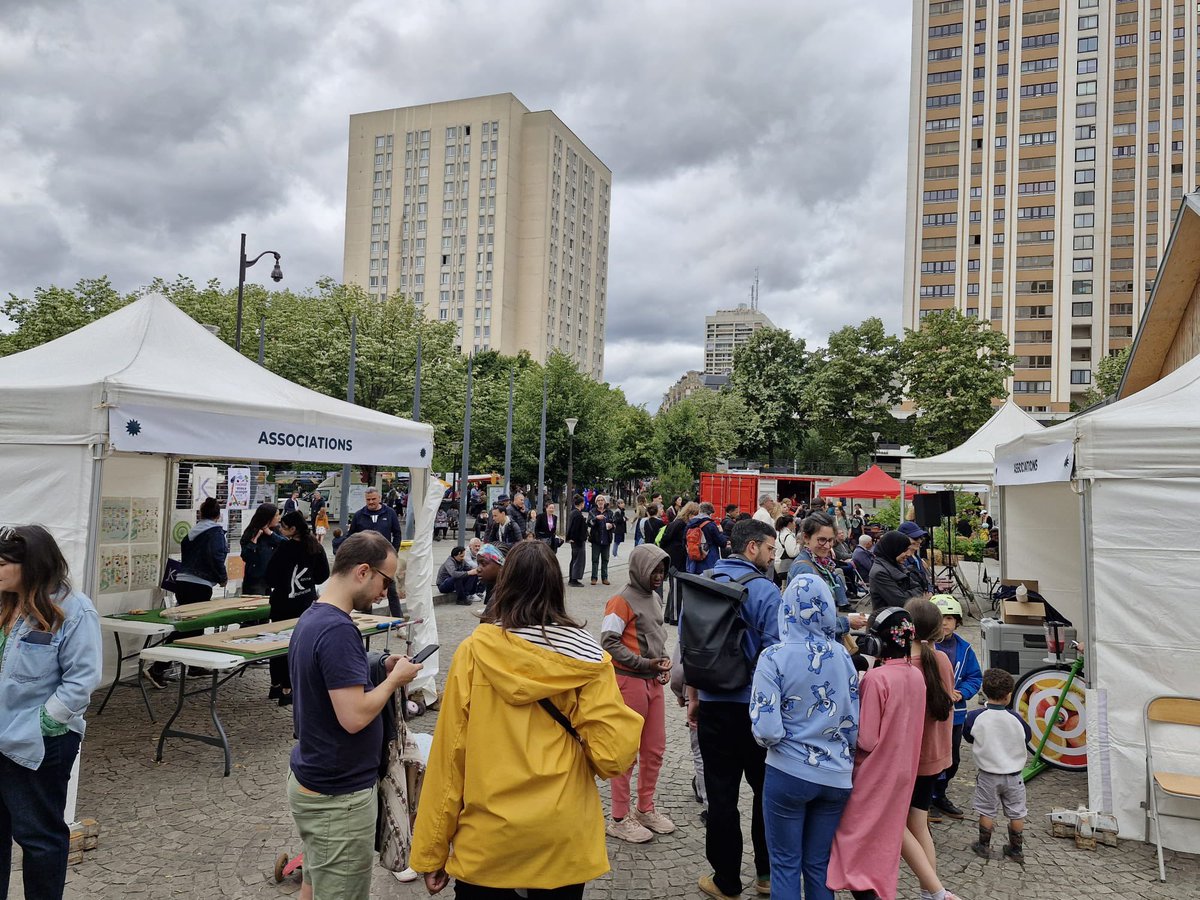 Le marché des producteurs Place des Fetes en ouverture de la semaine parisienne du bien manger. 
Merci à <a href="/AudreyPulvar/">Audrey PULVAR</a> et <a href="/sandrine_feray/">Sandrine Feray</a>