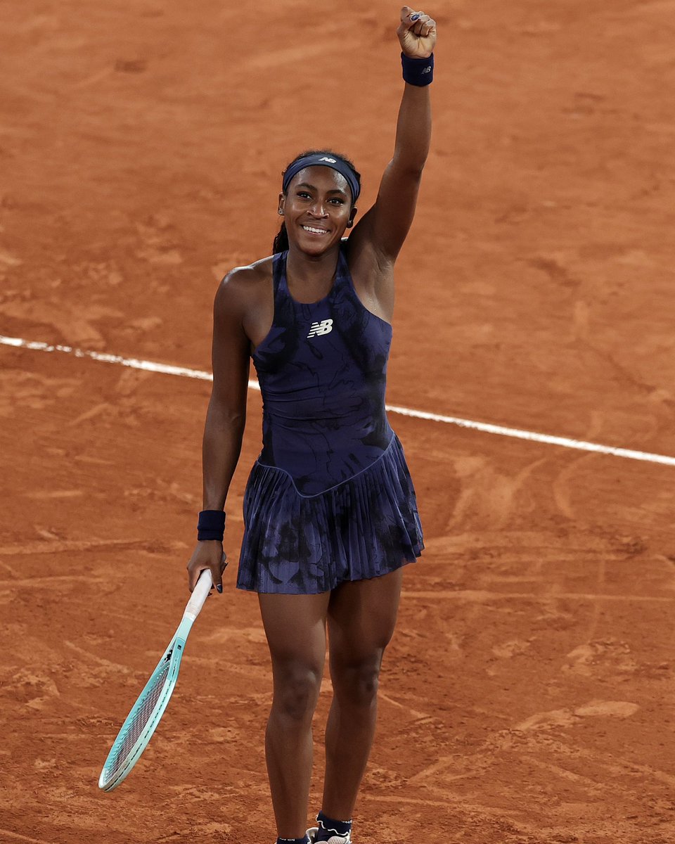 Coco Gauff is only 21 YEARS OLD 😳 

First female American to win the Roland-Garros since Serena Williams 🔥