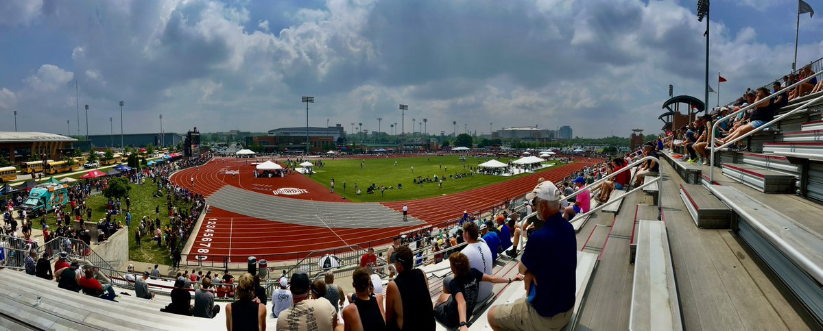 Perfect Saturday to watch some <a href="/OHSAASports/">OHSAA Sports</a> track and field! Our SHS track will be repping the 4x200 and 200m #letsgo #goRockets #theBoro <a href="/SboroAthletics/">Streetsboro Athletics</a>