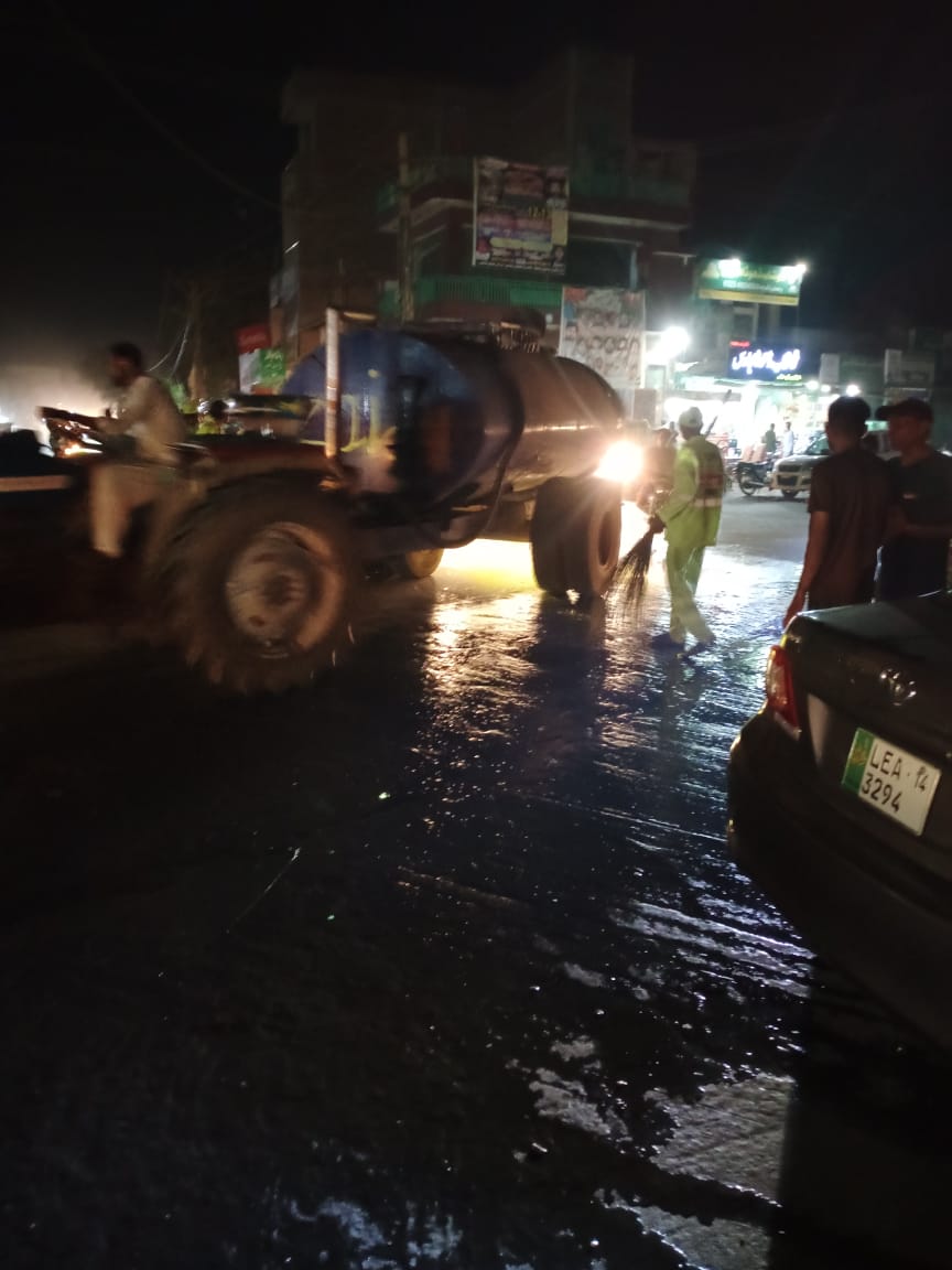 HafizabaN's tweet photo. پنڈی بھٹیاں:رات گے عملہ سڑکوں کو واش کرنے میں مصروف
@MaryamNSharif
@CS_Punjab
@DC_Hafizabad https://t.co/k3QKfCAxL1