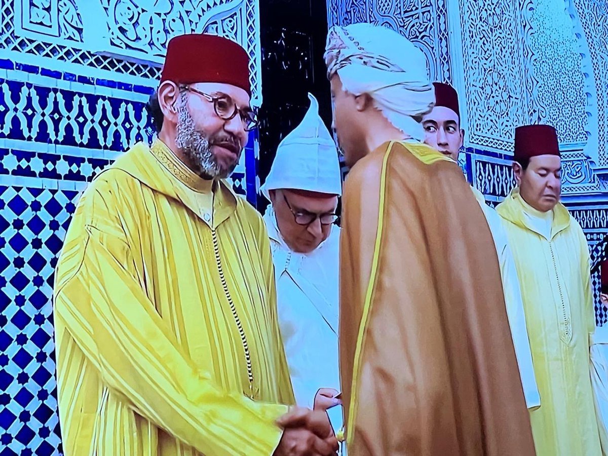 OmanEmbassyMAR's tweet photo. نائب رئيس البعثة الوزير المفوض الشيخ علي بن أحمد الشنفري يقدم تهاني عيد الاضحى المبارك، لجلالة الملك محمد السادس "نصره الله " بمسجد الحسن الثاني بمدينة تطوان . https://t.co/hY81U3aCTr