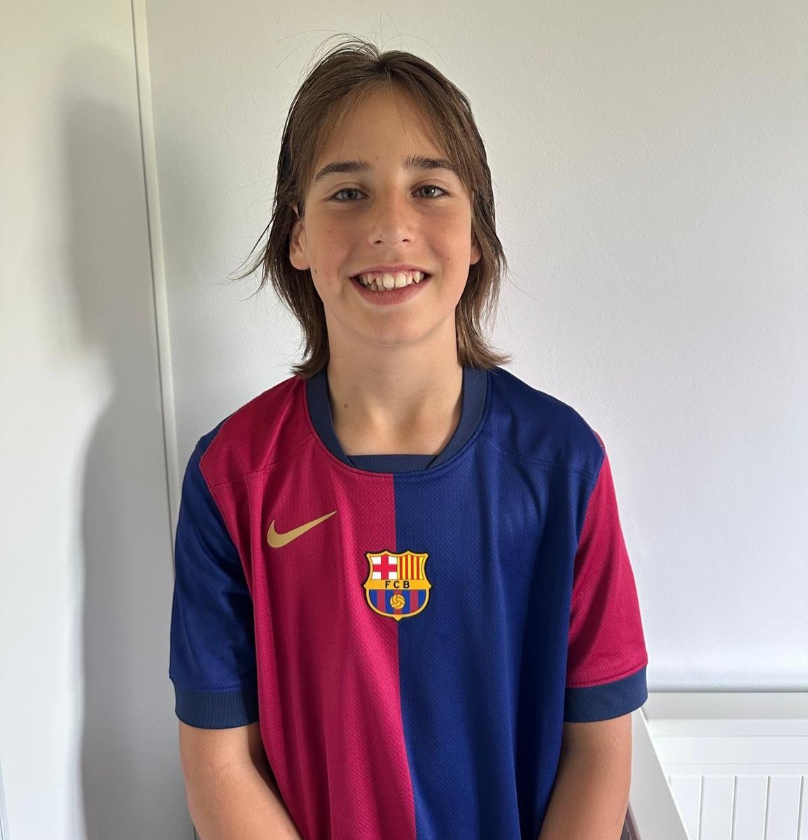 HandbolSantVicenç (@handbolstvicenc) on Twitter photo Álex González al FC Barcelona
El jugador del club Àlex González ha fitxat pel <a href="/fcbhandbol/">Barça Handbol</a> per a la propera temporada. Alex és el menor de la família González Millán i, al club comptem amb els tres altres germans: Lluc, Berta i Marc.
#santvicençdelshorts #HSV #golsamblamà Álex González al FC Barcelona
El jugador del club Àlex González ha fitxat pel <a href="/fcbhandbol/">Barça Handbol</a> per a la propera temporada. Alex és el menor de la família González Millán i, al club comptem amb els tres altres germans: Lluc, Berta i Marc.
#santvicençdelshorts #HSV #golsamblamà