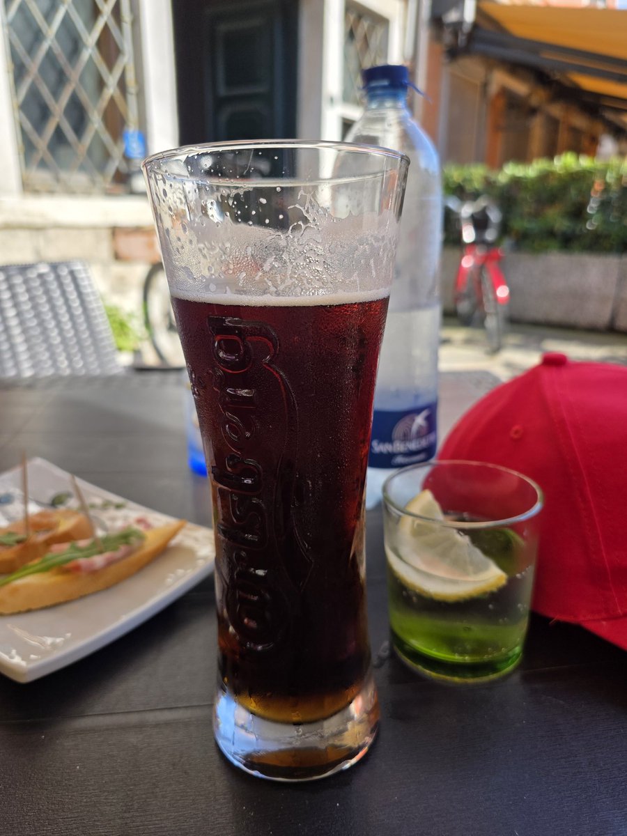 Să trăiască domnul <a href="/RFboris/">Boris Blue Eyes</a>, cel mai dobrogean dintre constănțeni! Sau invers.