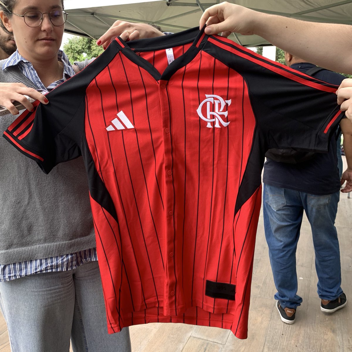svtlipa's tweet photo. para eu sorrir, a fatura do meu cartão vai ter que chorar https://t.co/FqwnxDKu7g
