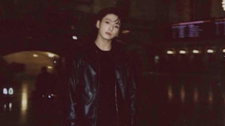 jjkgaIlery's tweet photo. this jungkook. https://t.co/Crxu28OB4L