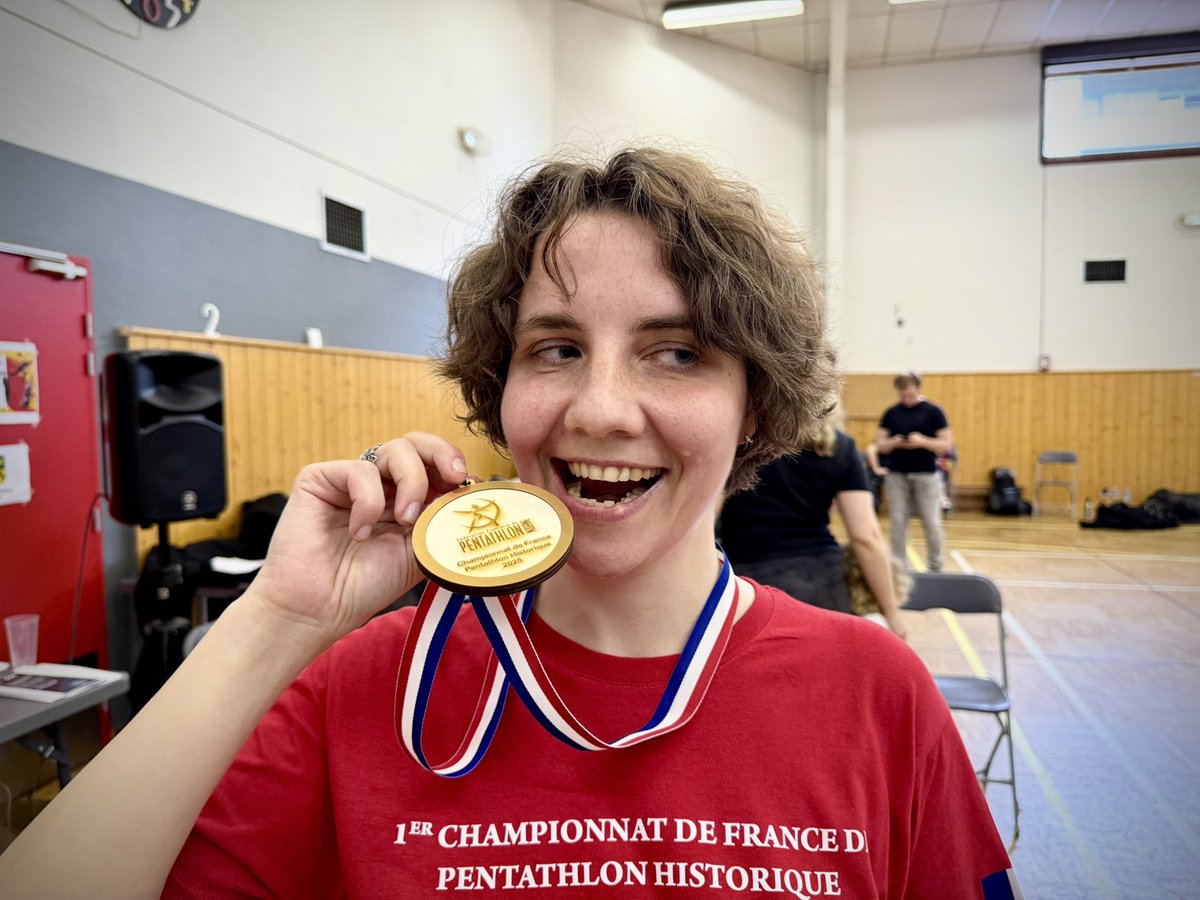 А у нас тут, между прочим, чемпионка Франции! 🇫🇷 🥇
<a href="/Enyd41730470/">Sky Guardian 🇺🇦</a> сегодня выиграла первый чемпионат Франции по историческому пентатлону в номинации «длинный меч» 🎉 🎉 🎉
