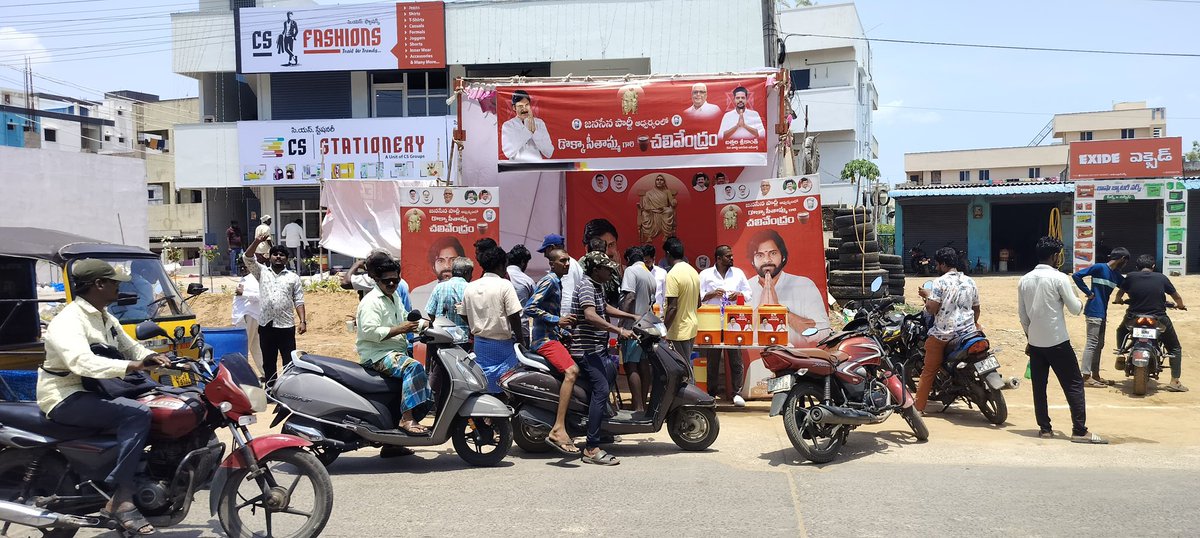 rayalsreekanth's tweet photo. Day 30 నెల్లూరు సిటీ 3 వ వార్డు జనసేన పార్టీ అధ్వర్యంలో బత్తల శ్రీకాంత్ నిర్వహించిన 30వ రోజు జరుగుతున్న డొక్కా సీతమ్మ చలివేంద్రం. ఈరోజు 200 లీటర్స మజ్జిగ  మరియు 15 వాటర్ క్యాన్స్ తో దాదపు 1500 మంది తమ దాహం తీర్చుకోవడం జరిగింది… ఈ కార్యక్రమంలో జనసేన పార్టీ నాయకులు, కార్యకర్తలు పాల్గొనడం జరిగింది.
@JanaSenaParty @JSPShatagniTeam  @PawanKalyan @APDeputyCMO @AjayaKumarJSP @mnadendla @NagaBabuOffl 
#janasenaParty  #PawanKalyan #Nellore