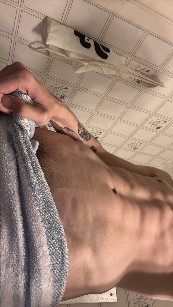 loserboyrip's tweet photo. Join me in the shower? https://t.co/RtePmzWJtb