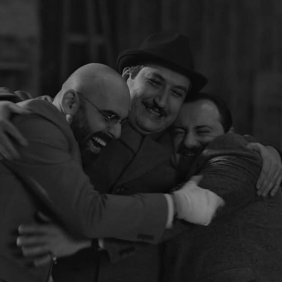 Feyyaz Yiğit ve Aziz Kedi, Gibi izleyicilerine veda etti.

"Bizi hayatına kabul ederek onurlandıran, zor günlerinde bizimle gülen seyircilerimize teşekkür ederiz. Yeni hikayeleri paylaşmak umuduyla."