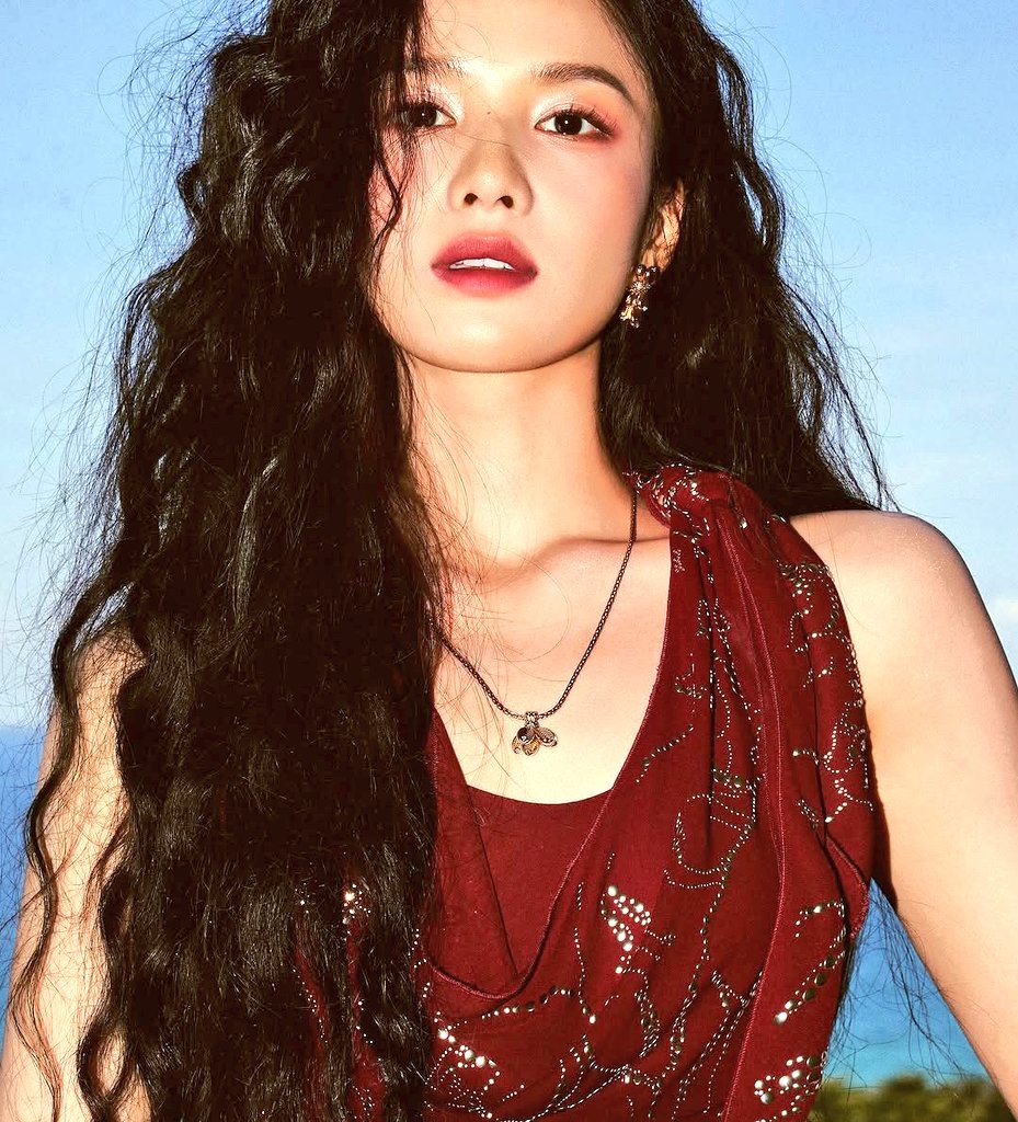 啊，贱人张婧仪，今天是你的膜拜日。
大家都膜拜你油腻腻的脸蛋和多汁的裆部💦