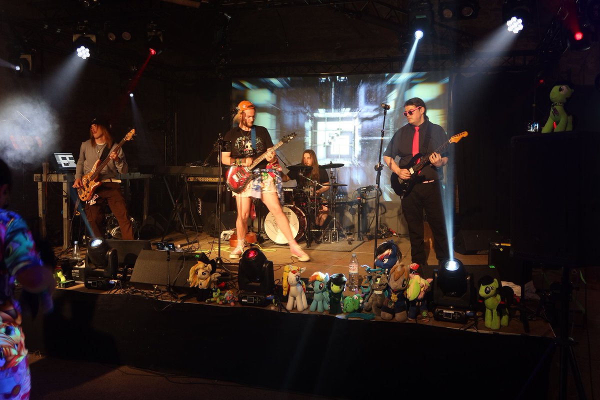 <a href="/Everfree_Encore/">Everfree Encore</a> day 2 - show continues!

<a href="/CaptainThrack/">Thrack 🔜 PVCF</a> first concert in Europe, playing with <a href="/bbluemetal/">Blackened Blue</a>, <a href="/KoronKorak/">Koron Korak</a>, Shine, Cracking Lasers, Samu... and all others!

There are so many of you guys and it's great!