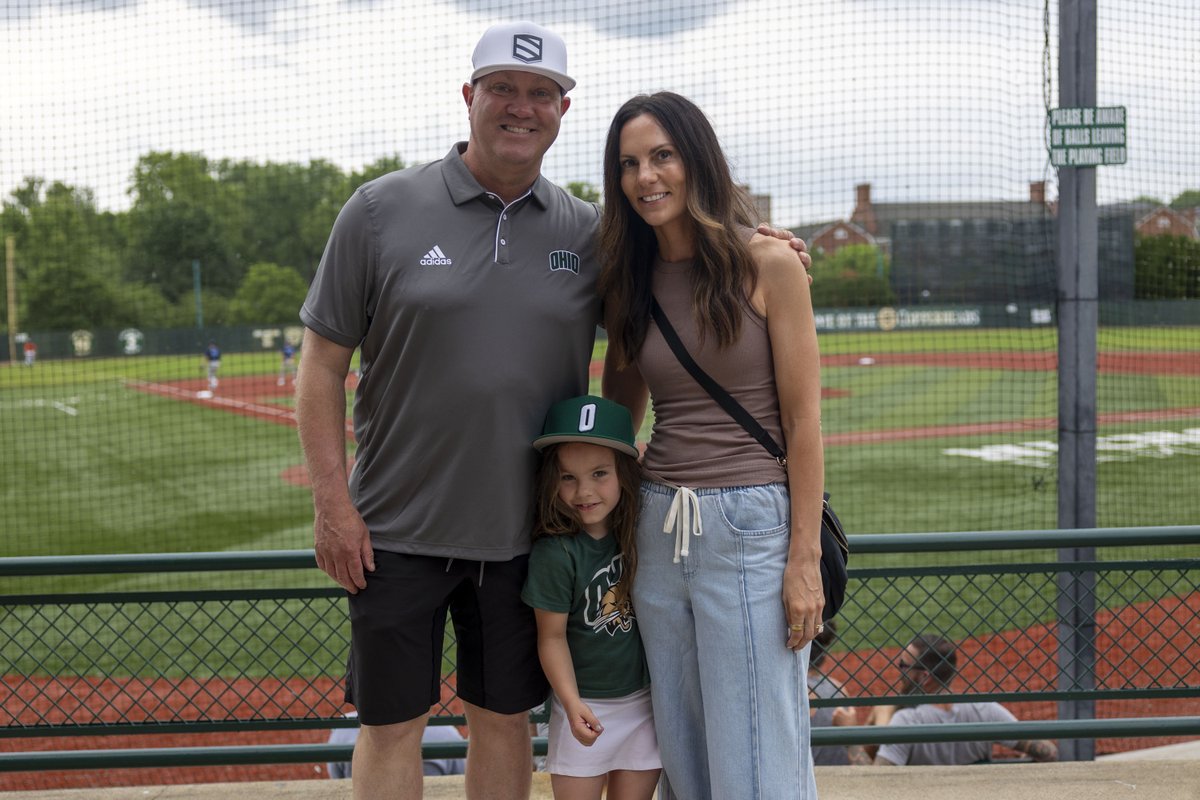 Ohio_Baseball's tweet image. Back out at Bob Wren 😺
Last night, Coach See & family came out to support the Copperheads in the team's first game of the summer!
#OUohyeah