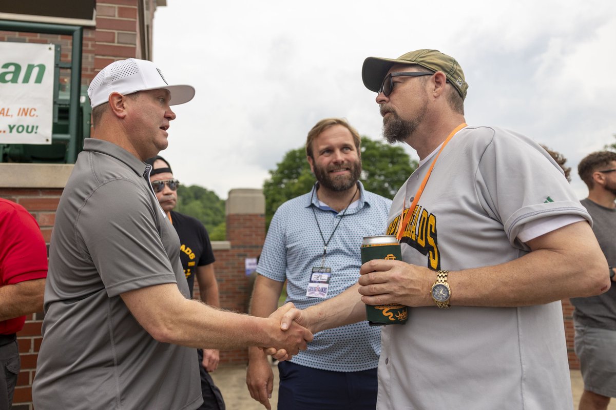 Ohio_Baseball's tweet image. Back out at Bob Wren 😺
Last night, Coach See & family came out to support the Copperheads in the team's first game of the summer!
#OUohyeah